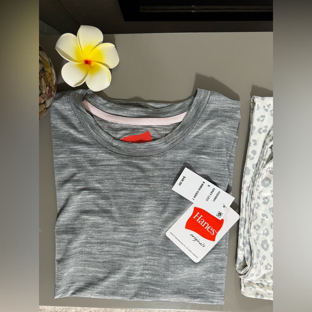 Hanes women's pajamas size S gray